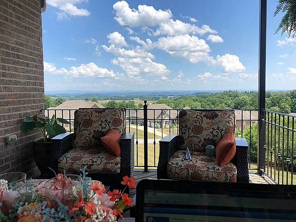 3rd image of 109 Sunset Ridge Ct