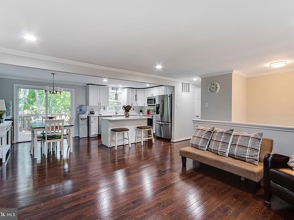 4th image of 4828 Welford St