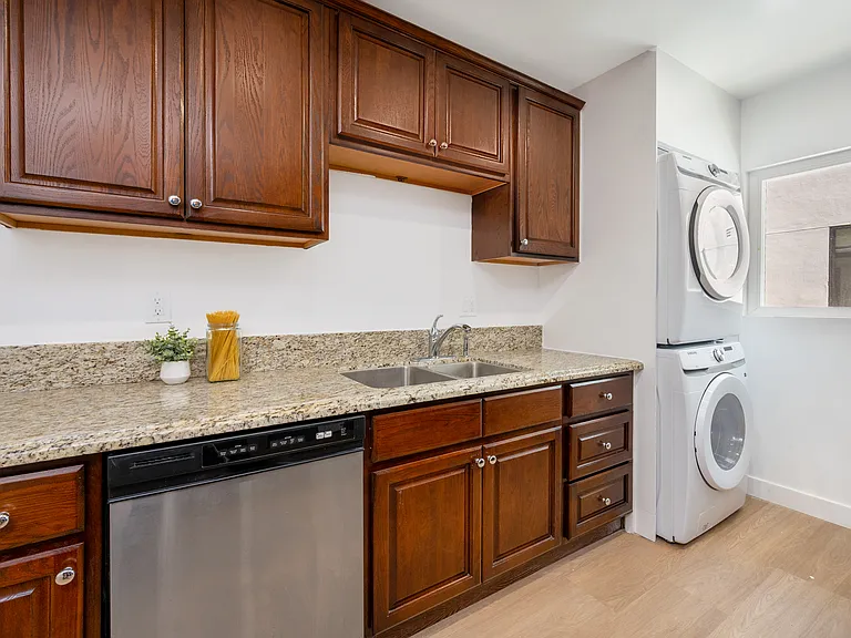1546 S Hayworth Ave #4 — Photo 6