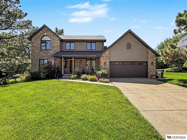 8325 Water Tower Ct, Lincoln, NE 68516