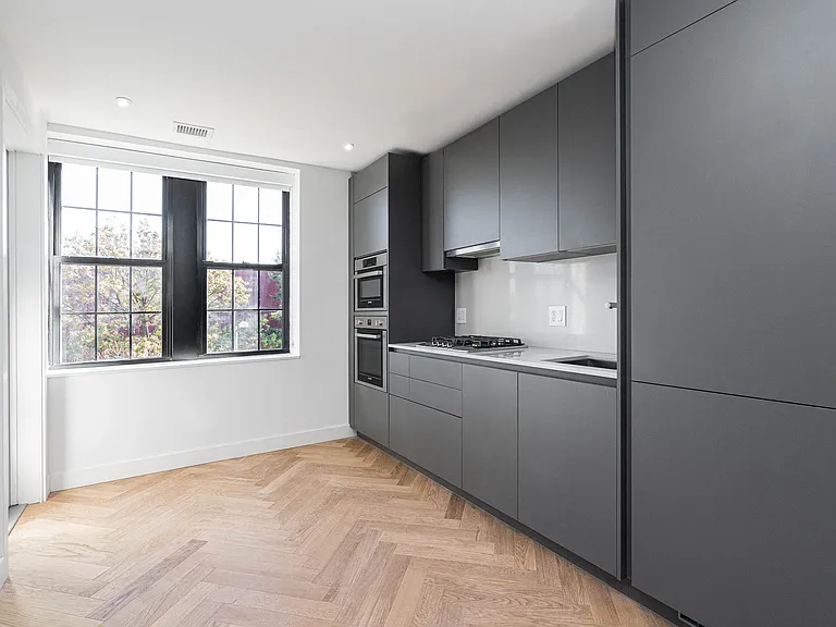 The Stanton — Photo 63