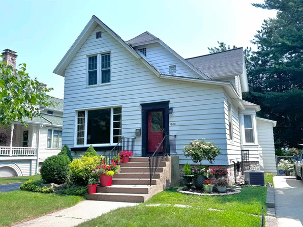 1708 7th St, Menominee, MI 49858