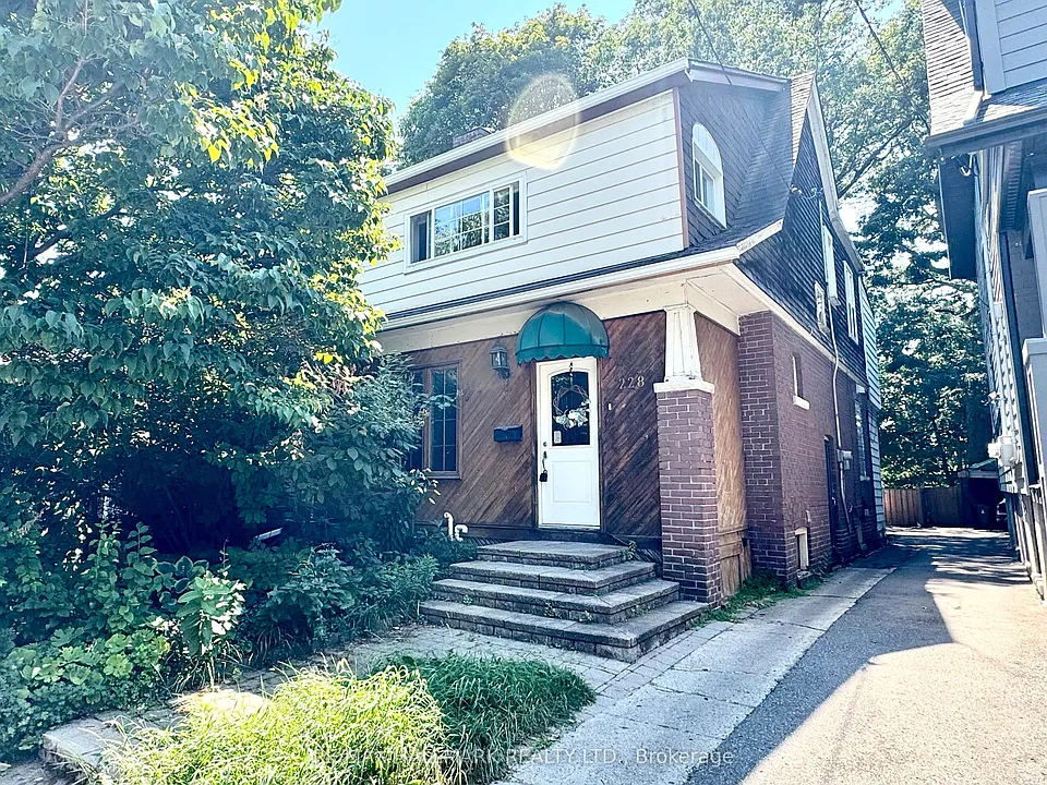 228 Gainsborough Rd