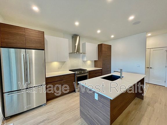 3rd image of 922 Fuller Ave #2