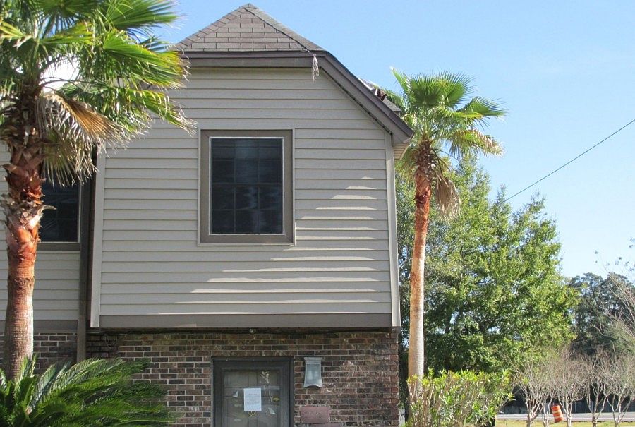 1st image of 8400 Williamsburg Cir