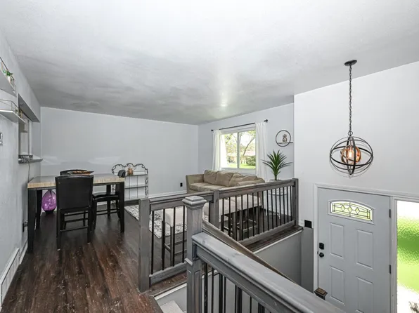 6175 North River Trail DRIVE, Milwaukee, WI 53225
