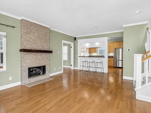 4th image of 1375 Bainbridge Ln