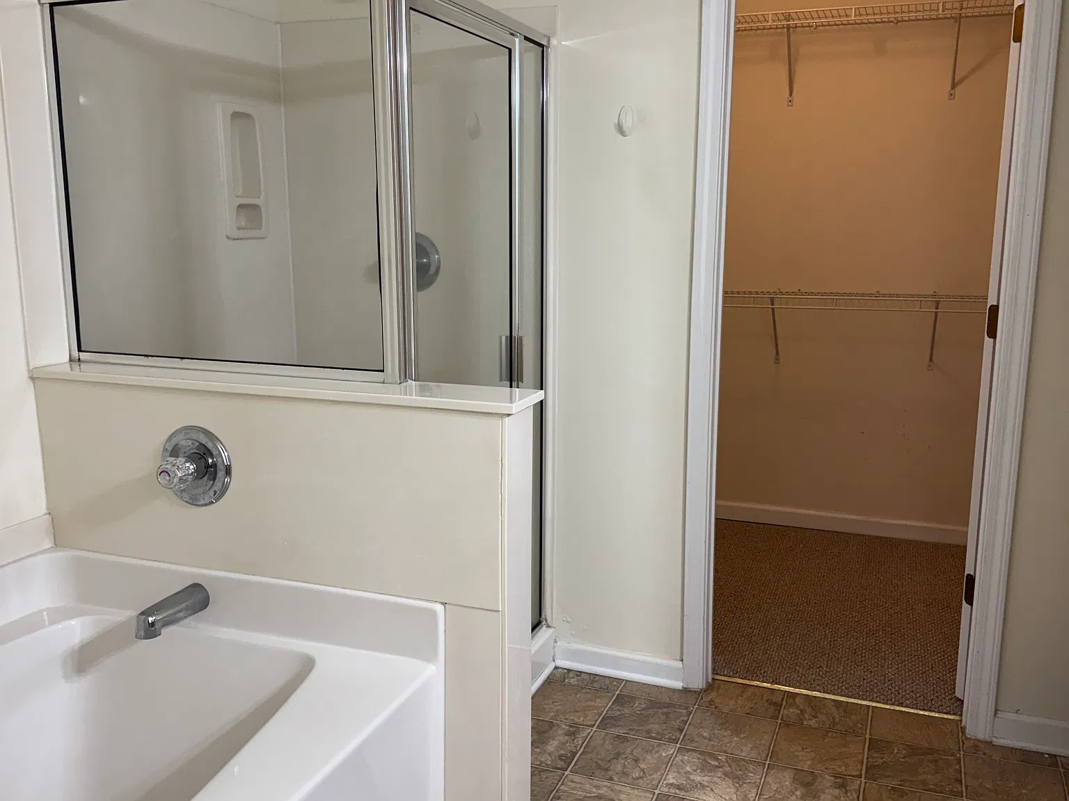 2 bed, 1696 sqft, $1,980 — Photo 4