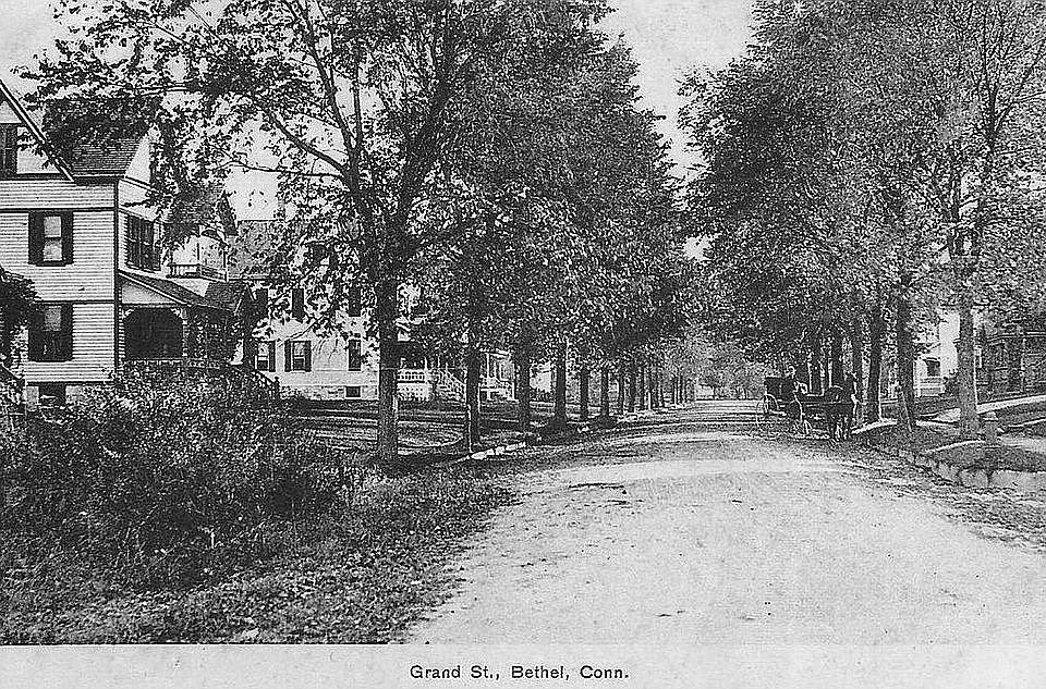 2nd image of 15 Grand St
