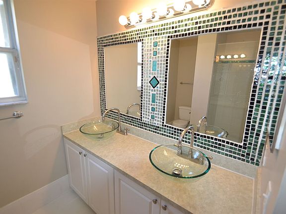 ef1a548f-70d1-438b-9c41-a75ca1b5d0c0