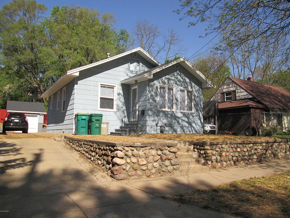 1st image of 70 Kelley Ave