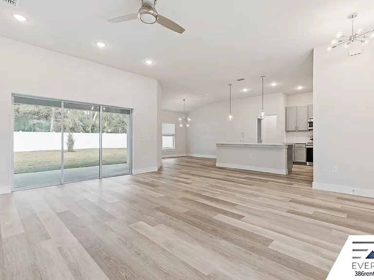 71 Point Of Woods Dr — Photo 6