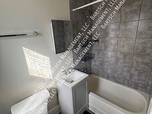 5th image of 5900 W Wells St APT 4