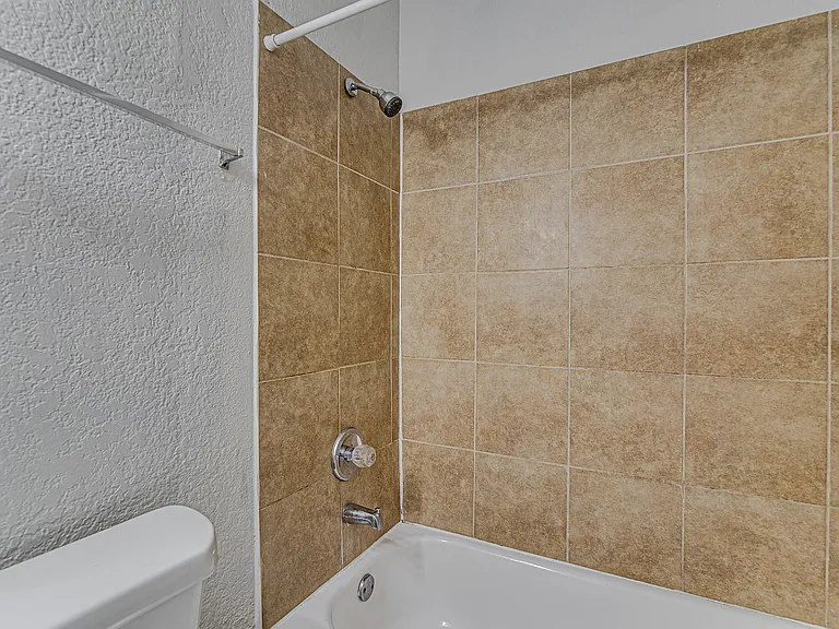 304 E Mitchell St — Photo 32