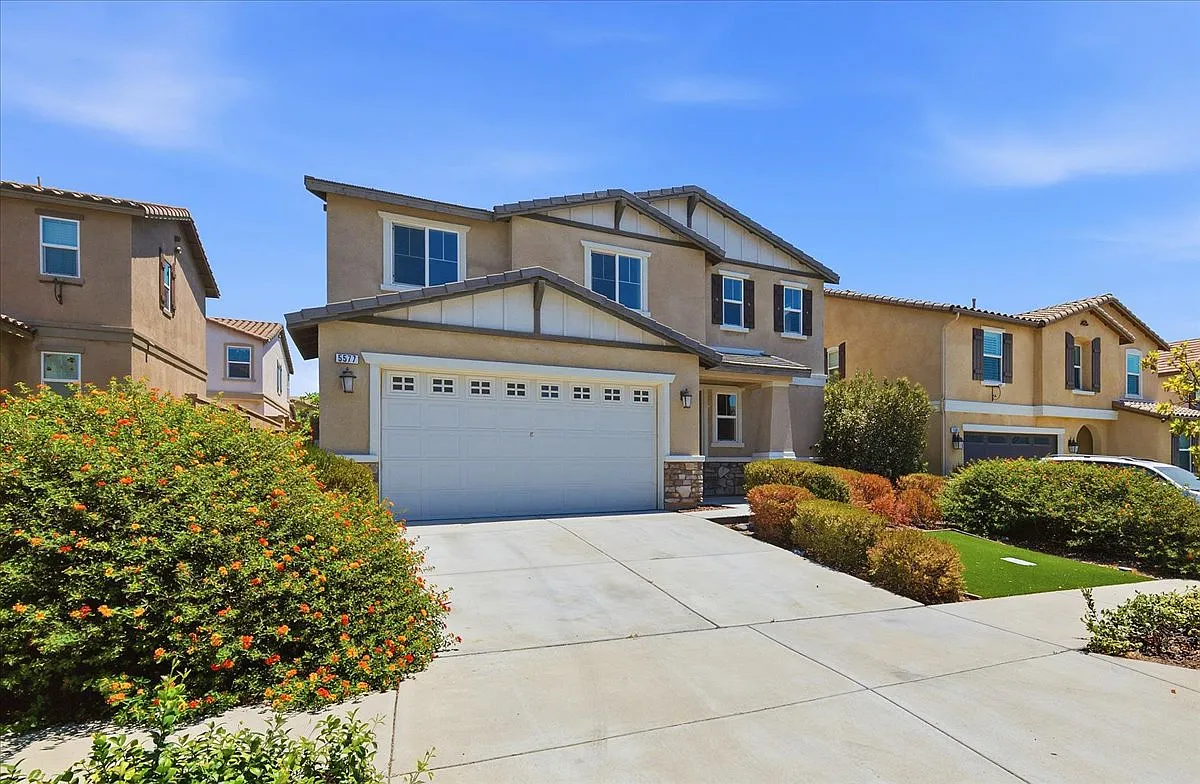 4 bed, 2479 sqft, $3,900 — Photo 3