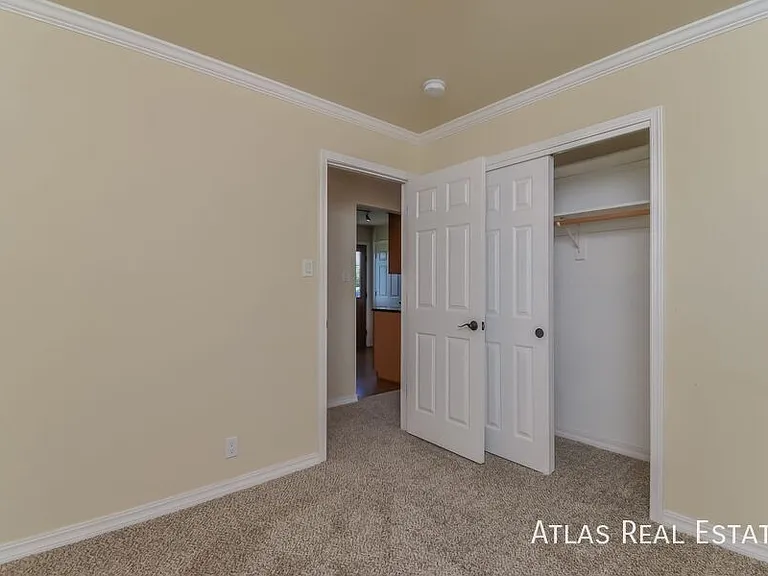 2611 Waldean St — Photo 10