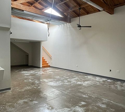 3rd image of 427 Alamitos Ave #A