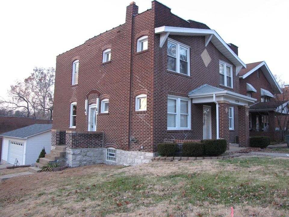 1200 square feet on FIRST FLOOR
