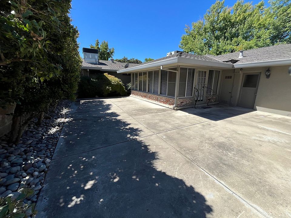 1st image of 2631 Latham Dr