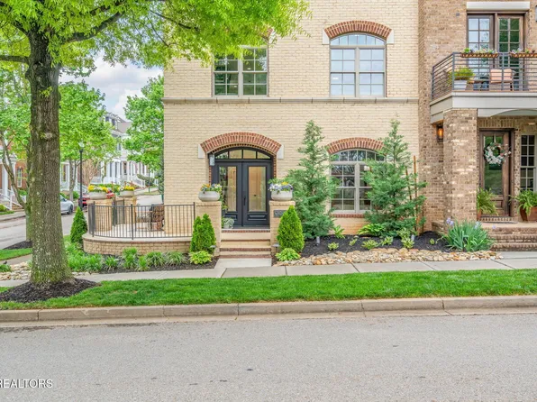 9447 Clingmans Dome Dr, Knoxville, TN 37922