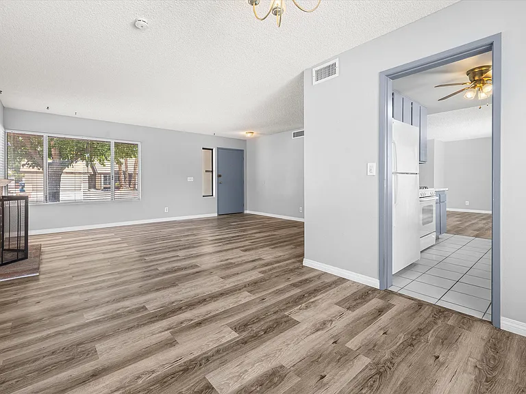 6951 Wedgewood Way — Photo 7