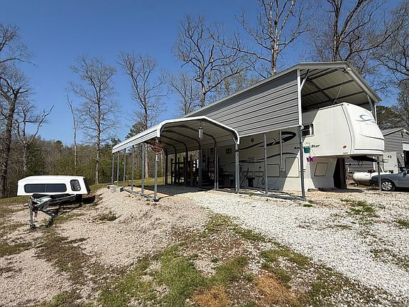 3rd image of 256 Deer Hollow Ln