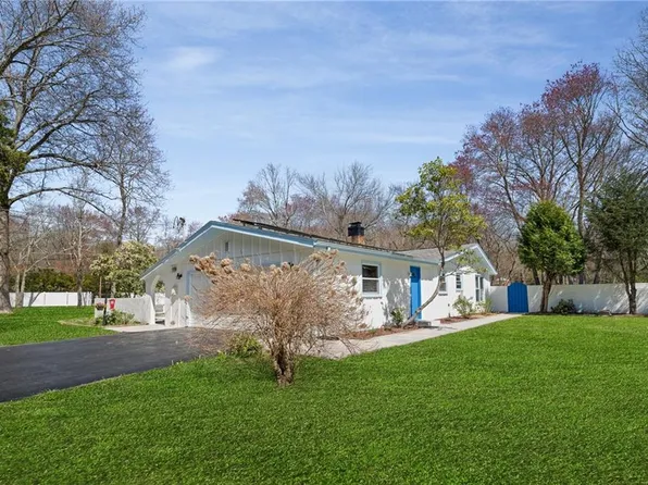 30 Brisas Cir, East Greenwich, RI 02818