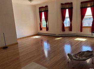 5362 72nd St, Maspeth, NY 11378