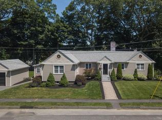 8 Laurel Rd, Lynnfield, MA 01940