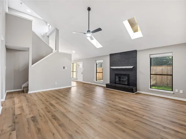 13852 Hollowgreen Dr #303/5, Houston, TX 77082