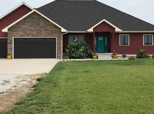 7370 W Oak Ridge Rd, Hastings, NE 68901