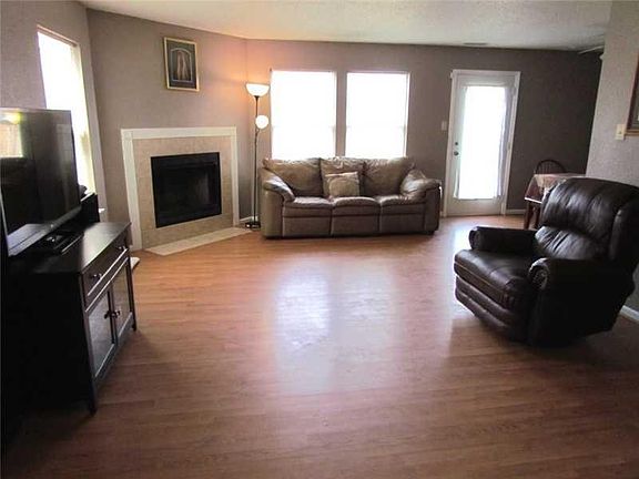2nd image of 4516 Connaught East Dr