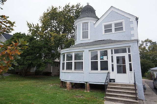 1st image of 2524 Burr Oak Ave
