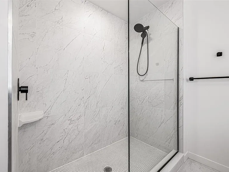 221 Main St N #Penthouse 1612 — Photo 6