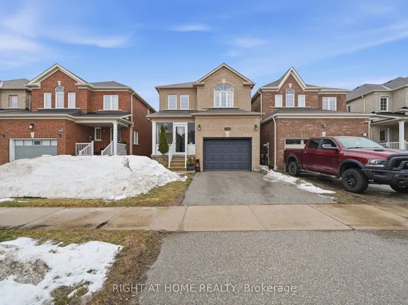 1209 Mary Lou St, Innisfil, ON L9S 0C2