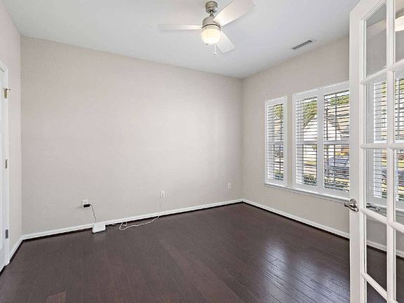 3rd image of 3327 Reserve Trl