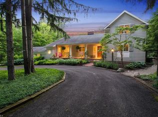 1090 County Line Rd, Gates Mills, OH 44040