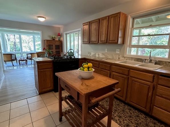 11-3887 10th St, Volcano, HI 96785