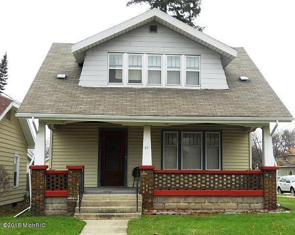 37 Burr Oak St NE photo 1