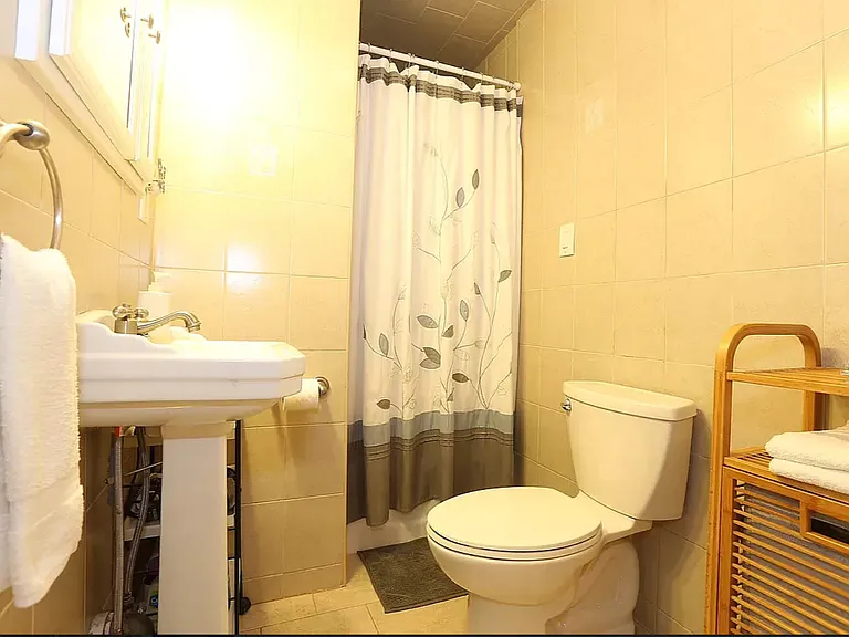 405 Vanderbilt St #1 — Photo 5