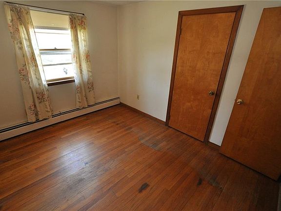 4th image of 42 Vincenzo Dr