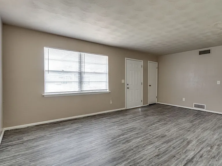 3005 SW 52nd Pl — Photo 8