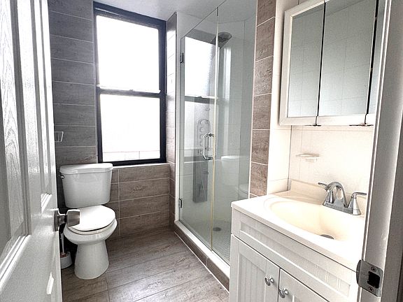3rd image of 820 Riverside Dr APT 2I