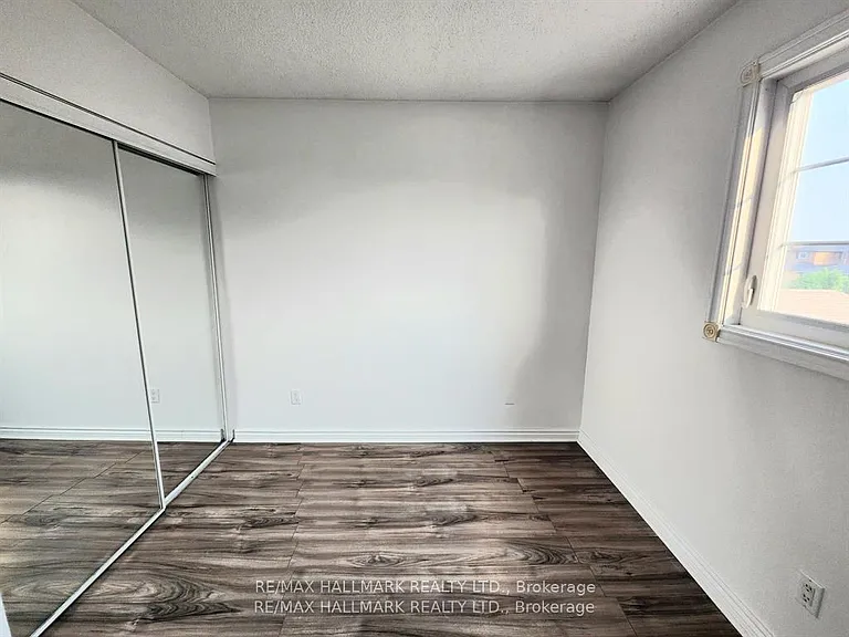 71 Ecclestone Dr #UPPER — Photo 10