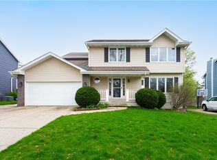 4926 Bel Aire Rd, Des Moines, IA 50310