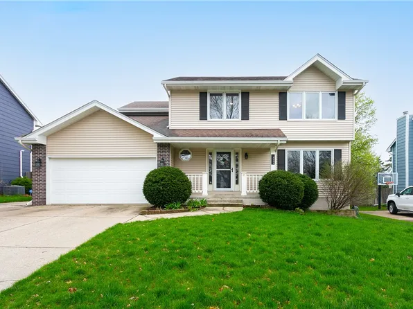 4926 Bel Aire Rd, Des Moines, IA 50310