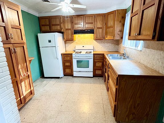 4th image of 1223 Bluebird Dr