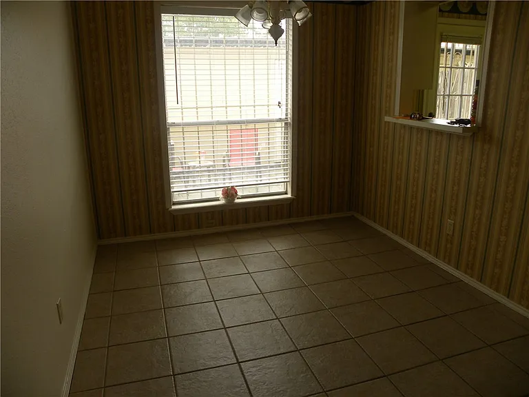 4818 Elmhurst Ln — Photo 4