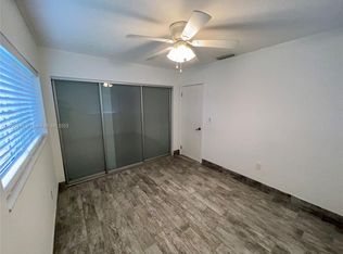 1861 NE 210th St, Miami, FL 33179