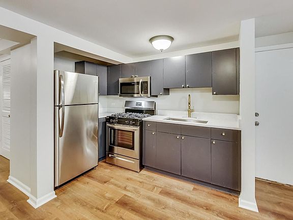 5th image of 1519 N Hudson Ave #G